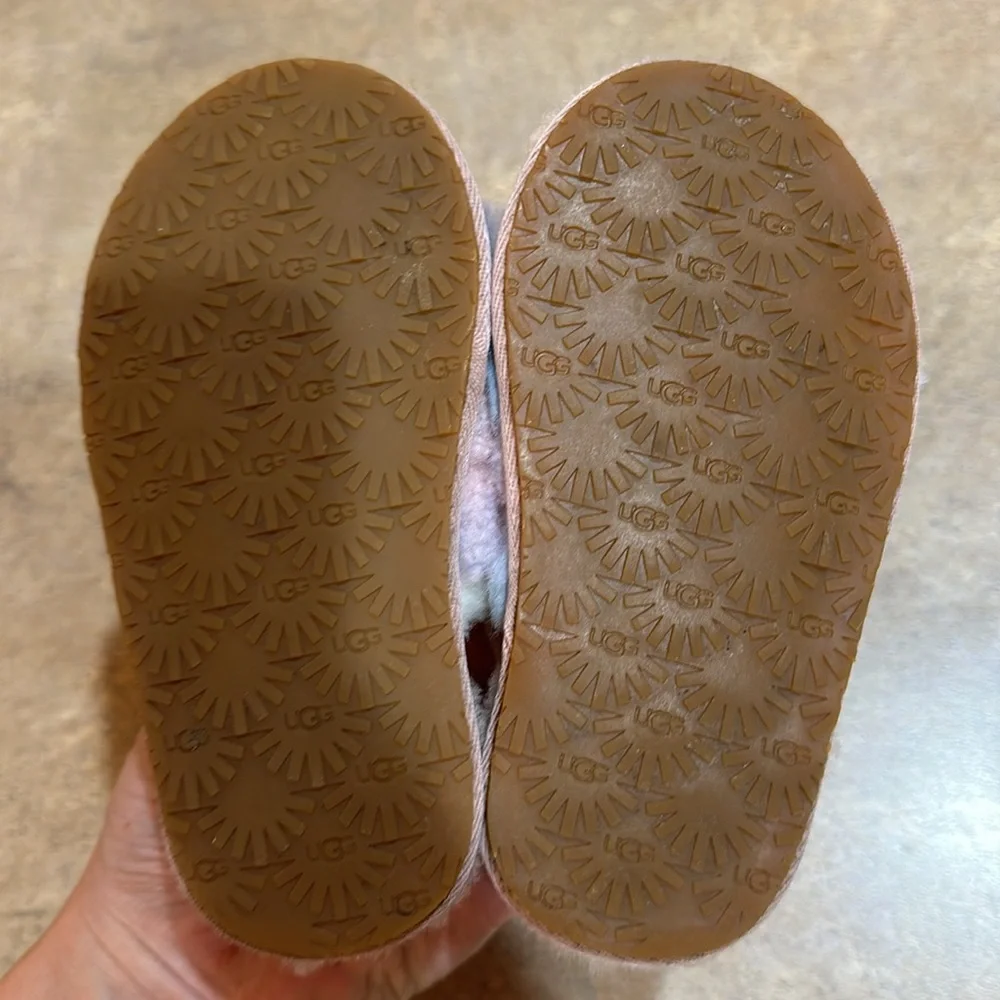 Girls UGG slipper size 8